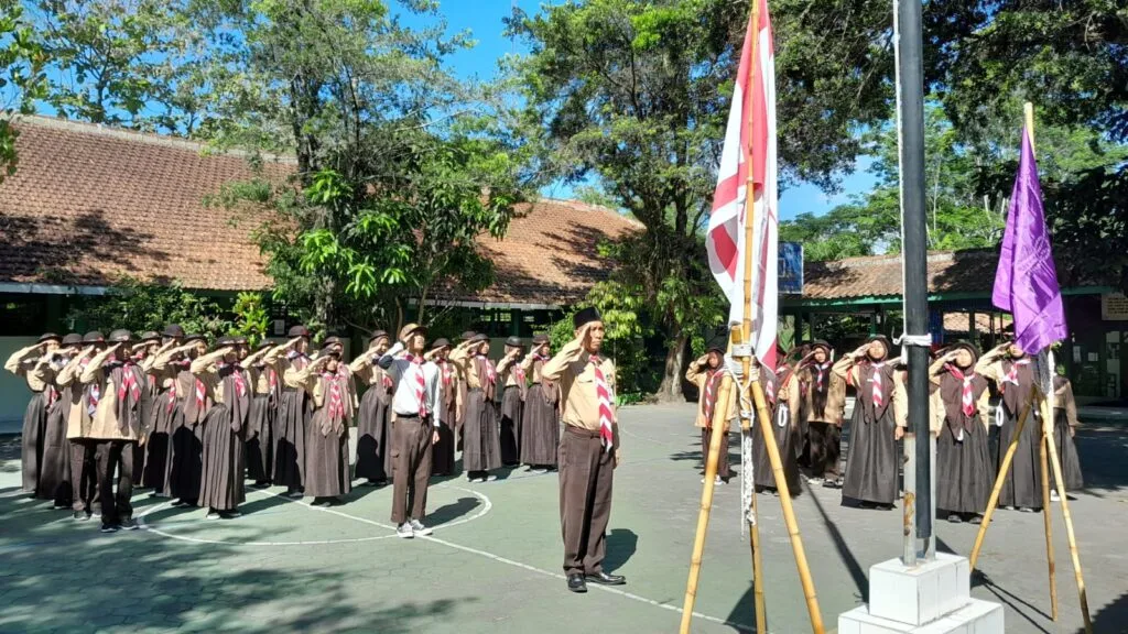 Tumbuhkan Kemandirian Melalui Diklat Pimpinan Regu dan Dewan Penggalang Pramuka MTsN 4 Sleman