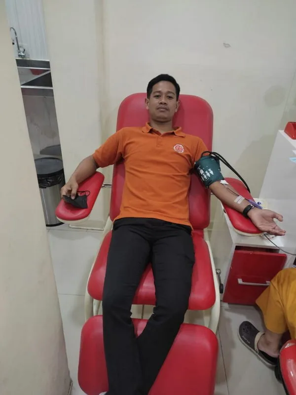 Guru dan Pegawai MTs N 8 Sleman Ikuti Aksi Donor Darah HAB Kemenag ke 78