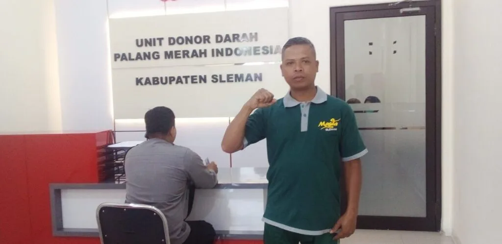 Guru dan Pegawai MTsN 2 Sleman Berpartisipasi dalam Kegiatan Donor Darah untuk Hari Amal Bakti