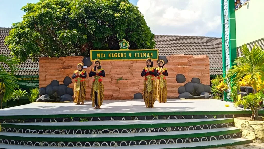 OSIS MTsN 9 Sleman Gelar Class Meeting Matsama Mencari Bakat