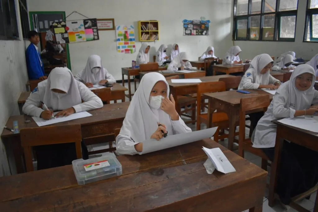 Lomba Kaligrafi Meriahkan Class Meeting MTs N 8 Sleman