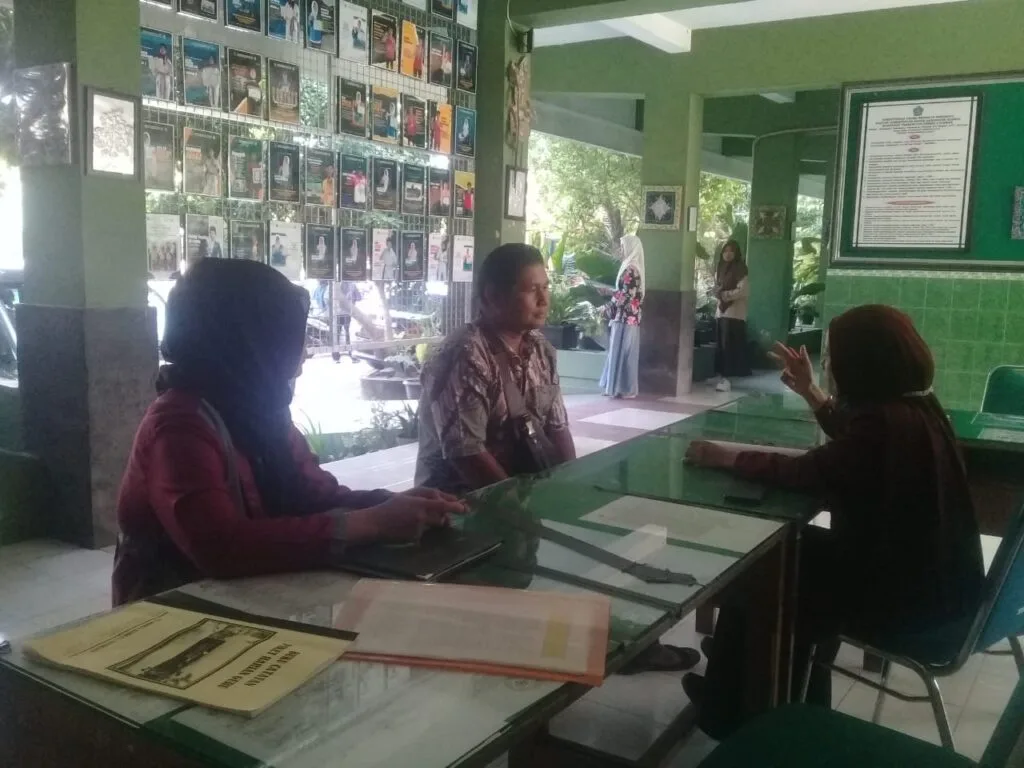 Guru Batik MTs N 8 Sleman Buka Konsultasi dengan Walisiswa