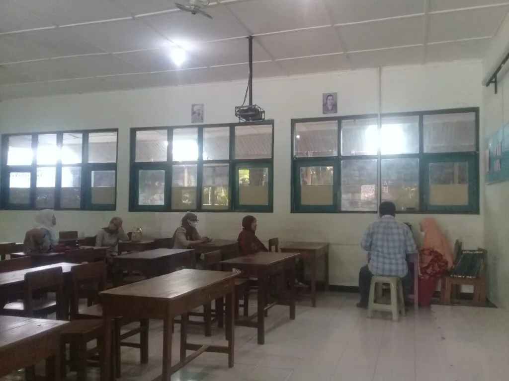 Pengambilan Raport MTs N 8 Sleman Sebagai Sarana Komunikasi dengan Wali Siswa