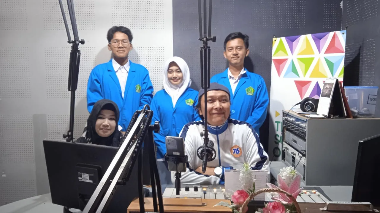 Semakin Exis! Siswa MAN 5 Sleman Podcast GDC di Radio Kota Perak