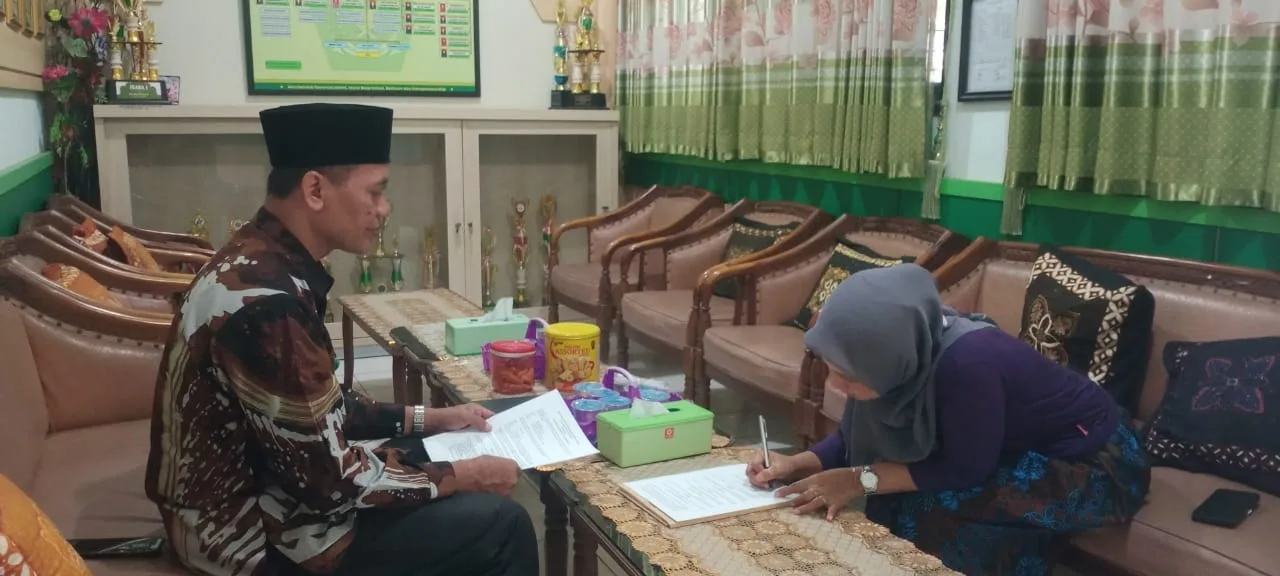 Pengelola Kantin Baru MTsN 8 Sleman Tandatangani MoU