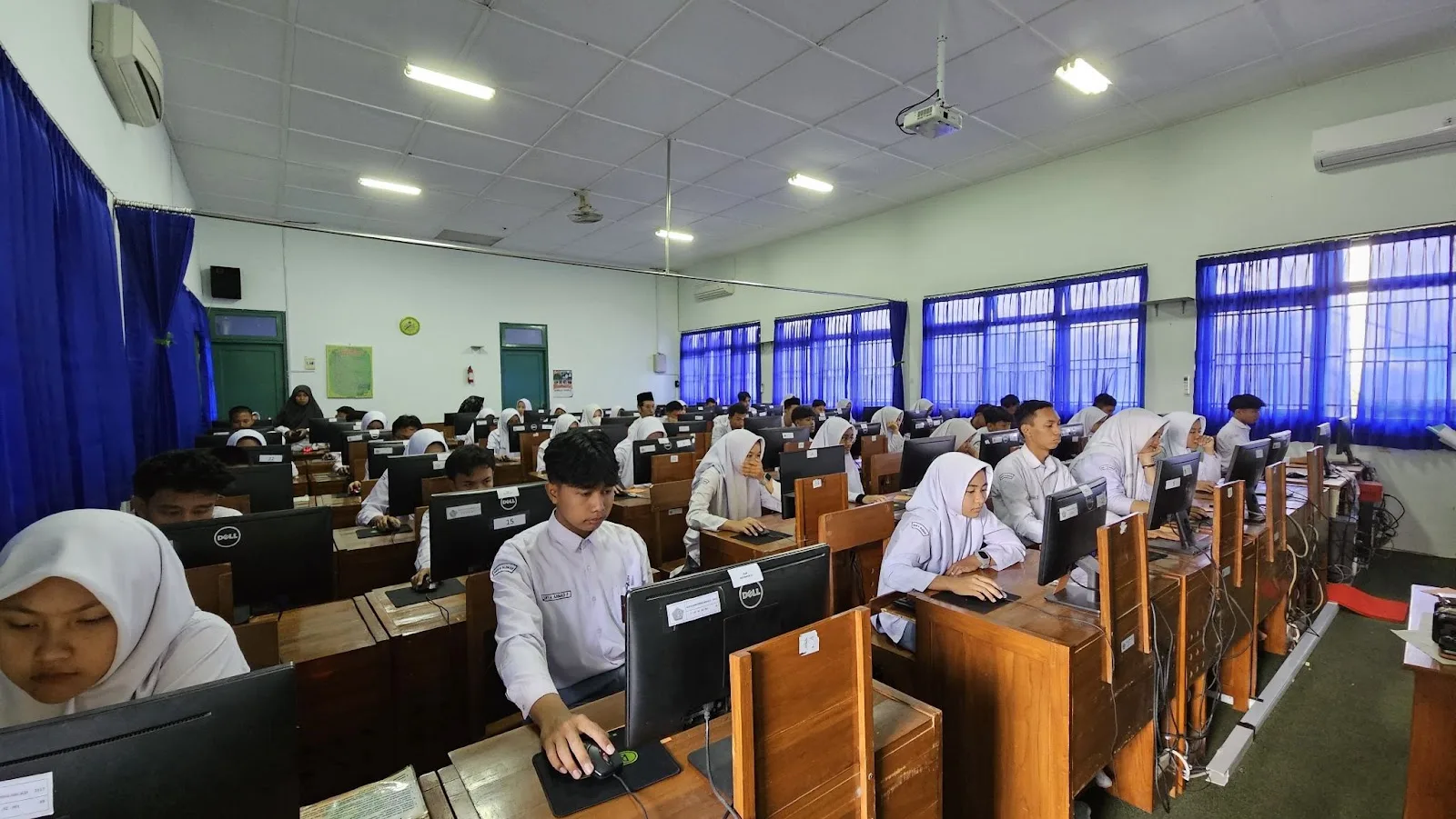 Berjalan Tertib dan Lancar! 195 Siswa MAN 5 Sleman Ikuti AKMI 2024