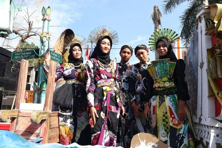 Lima Siswa MTsN 8 Sleman Tampil Memukau dalam Karnaval Budaya Yogyakarta ke-12 Kapanewon Prambanan