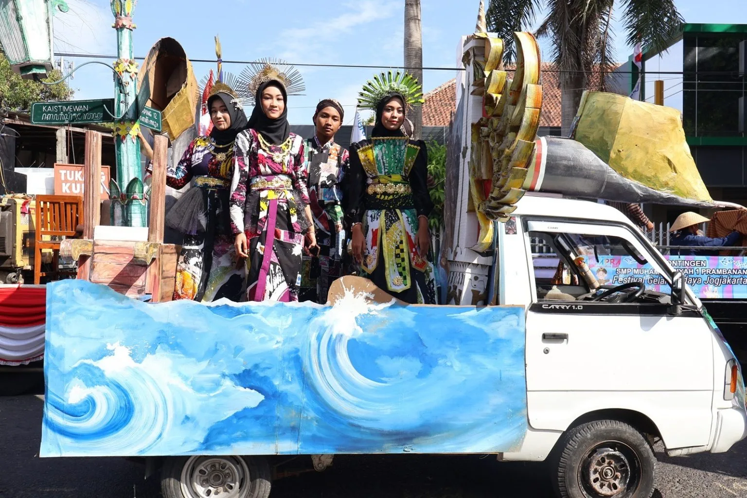 MTsN 8 Sleman Sukses Meriahkan Karnaval Budaya Yogyakarta ke-12 di Kapanewon Prambanan