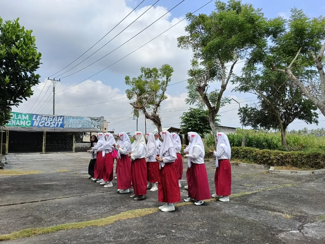 Gerak Jalan Indah Sambut Haornas di MAN 5 Sleman