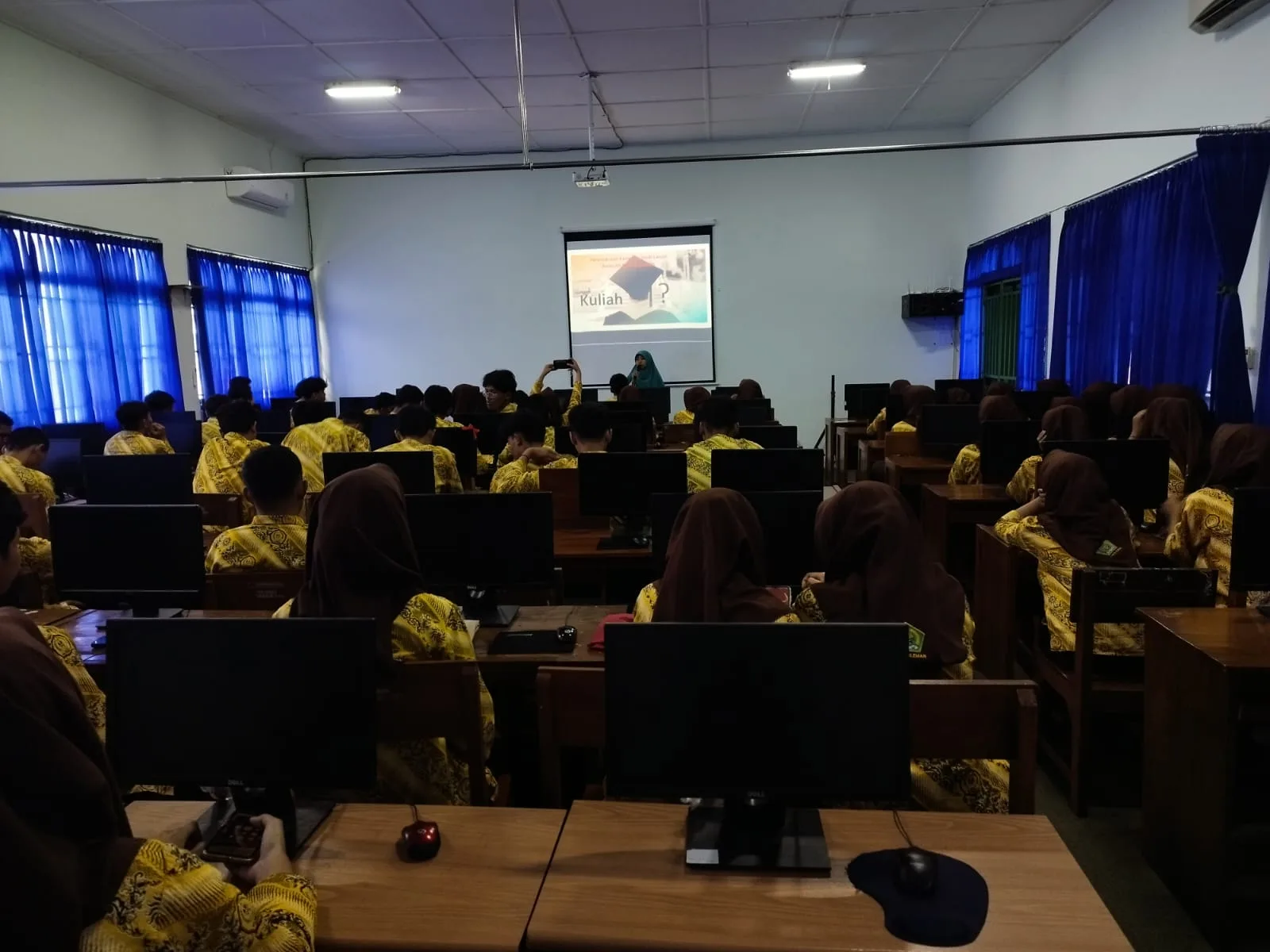 Tim BK MAN 5 Sleman Adakan Bimbingan Perencanaan Studi Lanjut dan Karir Kelas XII 