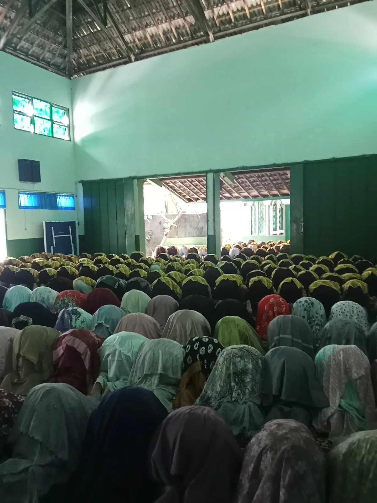 MAN 5 Sleman Bentuk Karakter Peserta Didik Melalui Pembiasaan Salat Zuhur Berjamaah