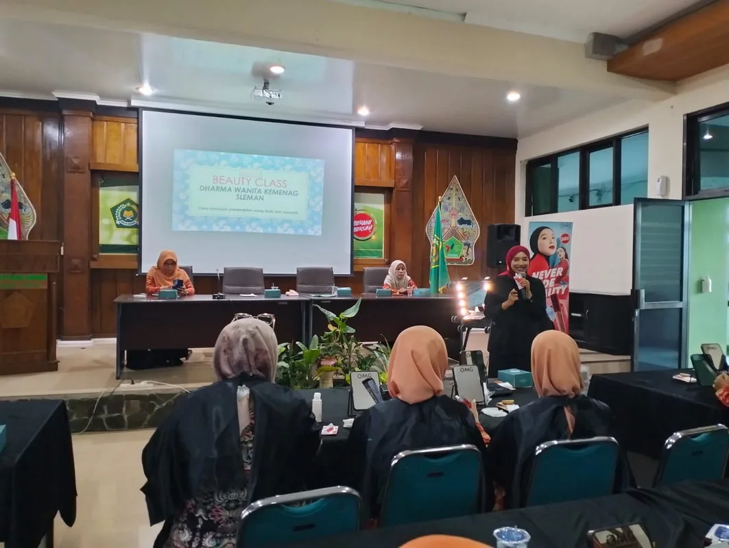 Guru MTs Negeri 9 Sleman Ikuti Beauty Class DWP Kementerian Agama Kabupaten Sleman