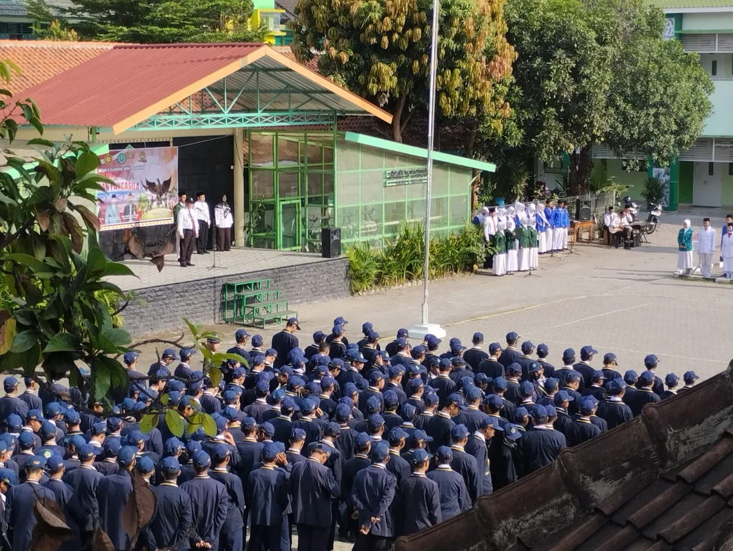 Hari Kesaksian Pancasila MTsN 6 Sleman Adakan Upacara Gabungan