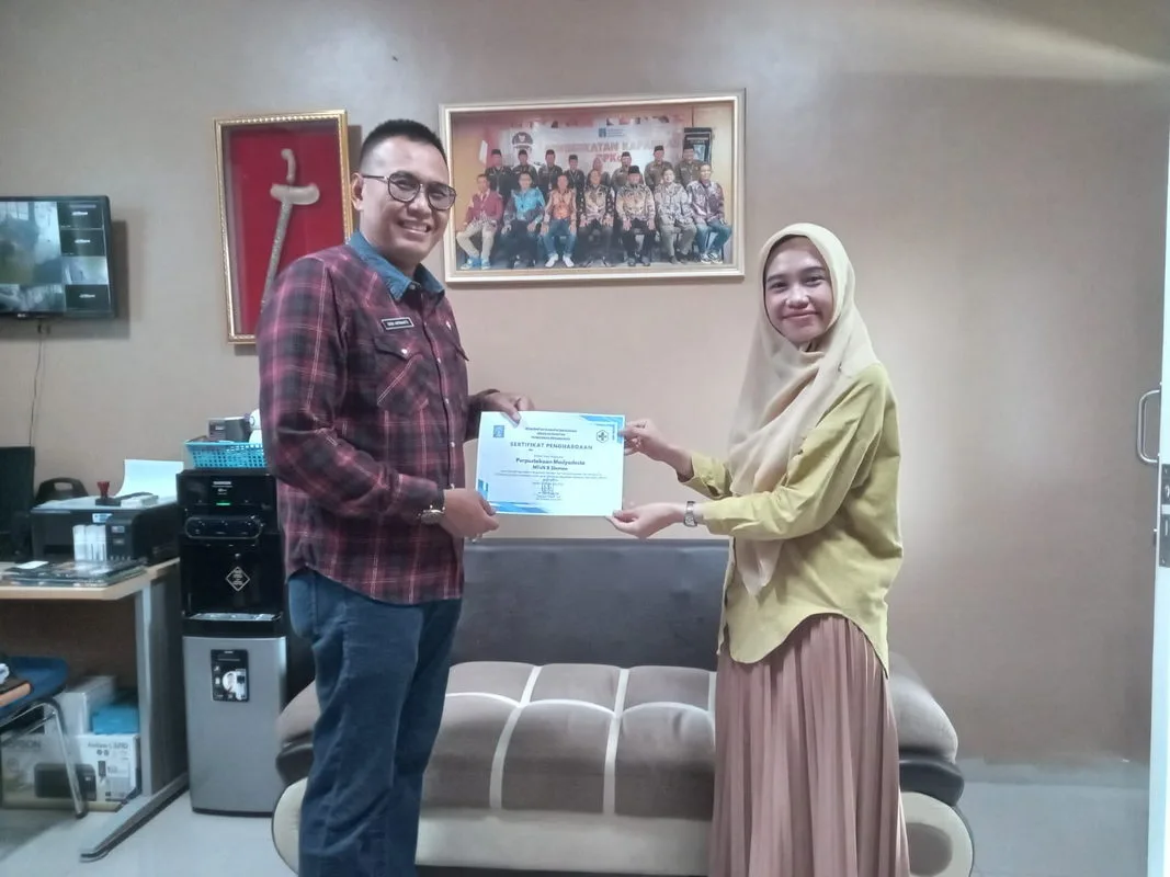 Puskesmas Prambanan Berikan Penghargaan kepada Perpustakaan MTsN 8 Sleman