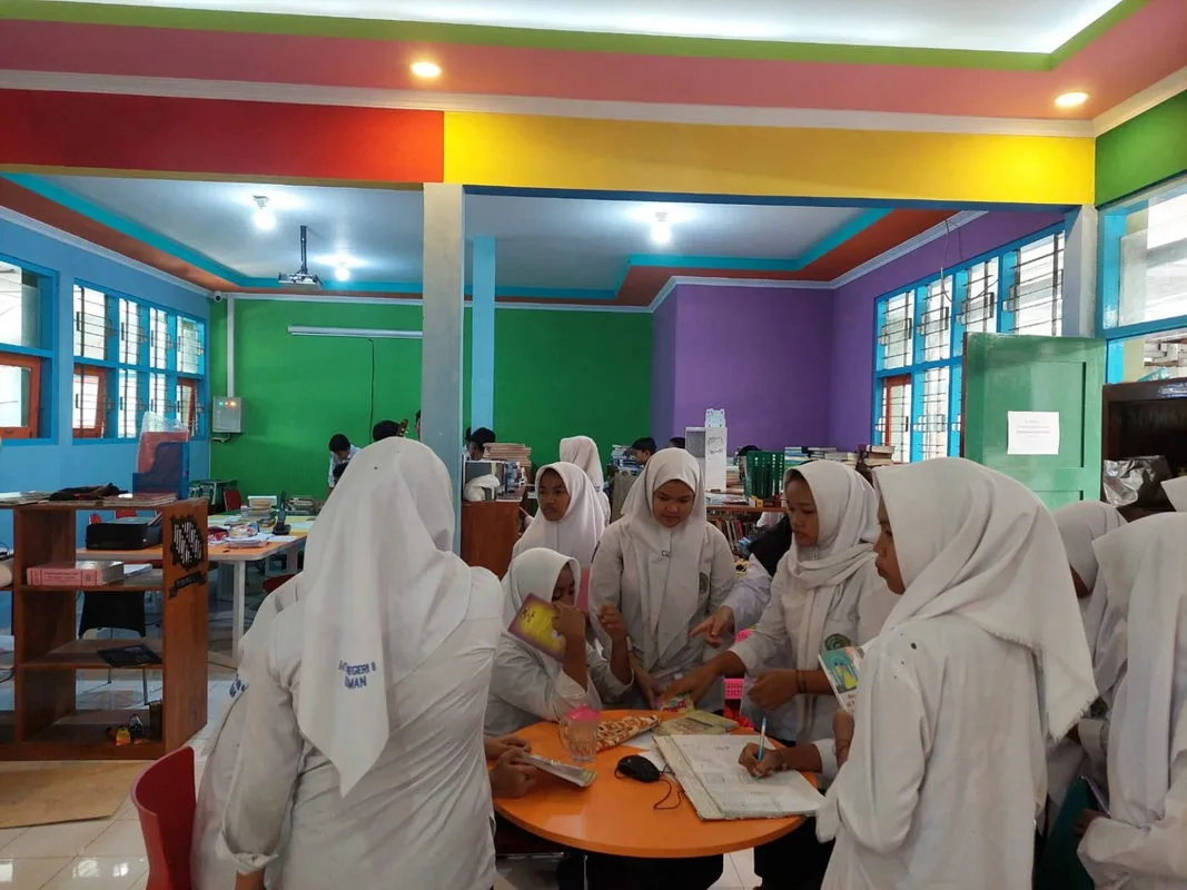 Antusiasme Siswa MTsN 8 Sleman Berkunjung ke Perpustakaan Madyadesta