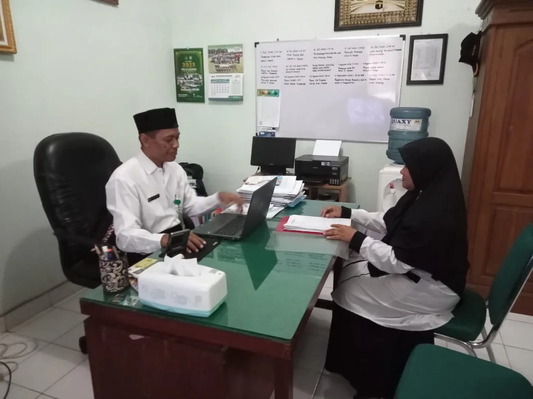 Kepala MTsN 8 Sleman Berikan Pembinaan Pasca Supervisi Pembelajaran