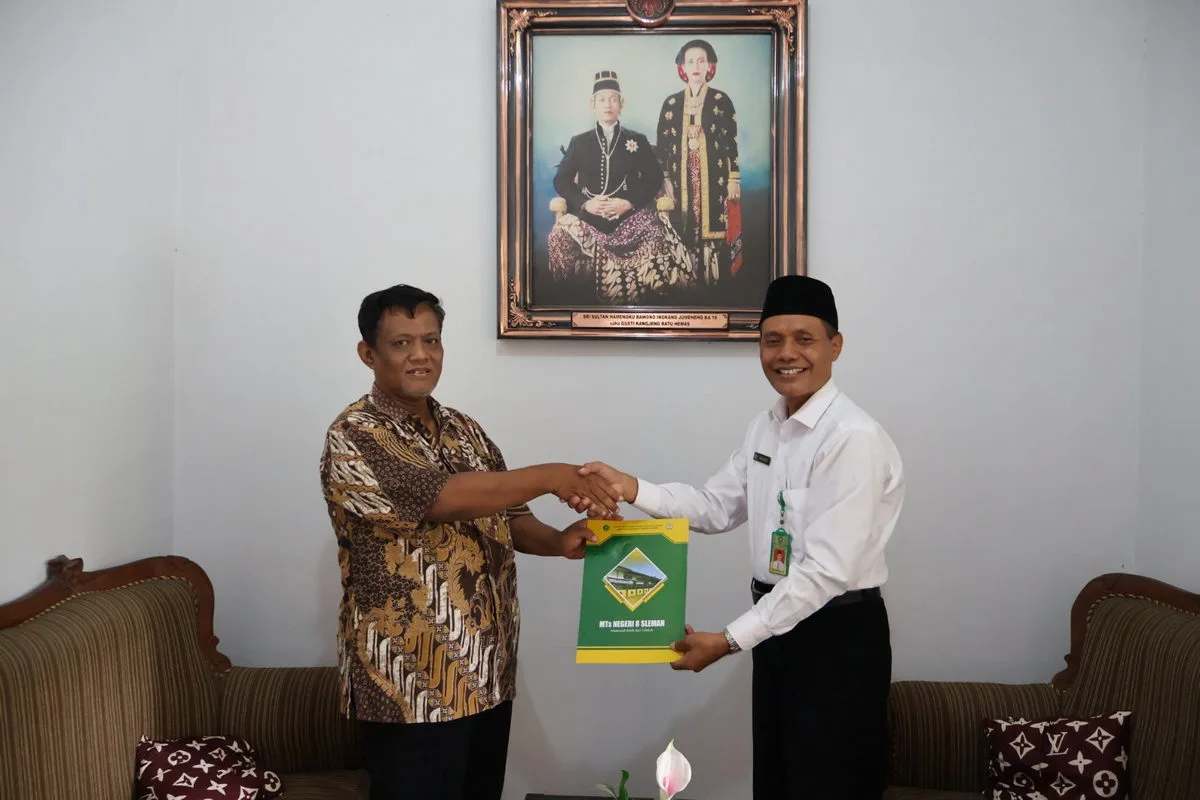 MTsN 8 Sleman Jalin Kerja Sama dengan Kelurahan Bokoharjo melalui Penandatanganan MoU