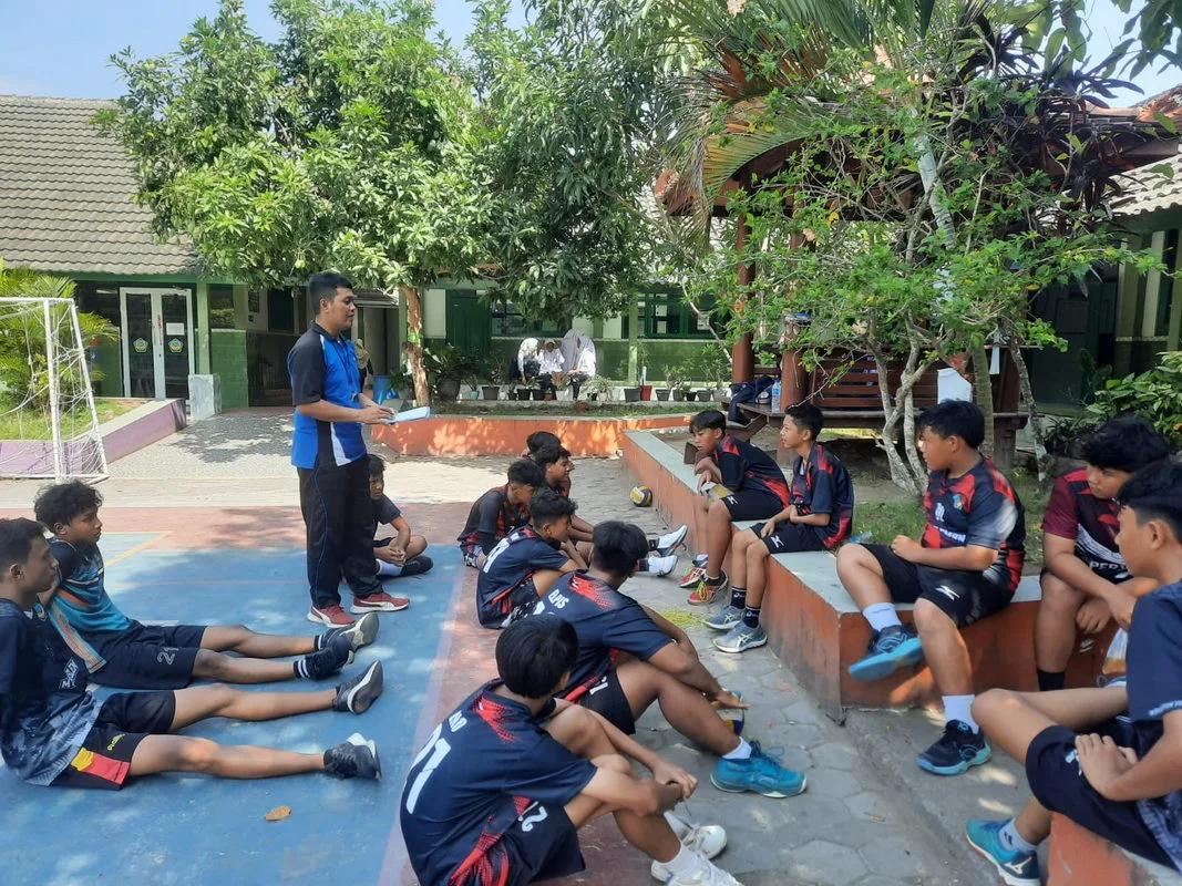 MTsN 8 Sleman Lakukan Pendampingan Intensif bagi Tim Voli Jelang PKM 2024