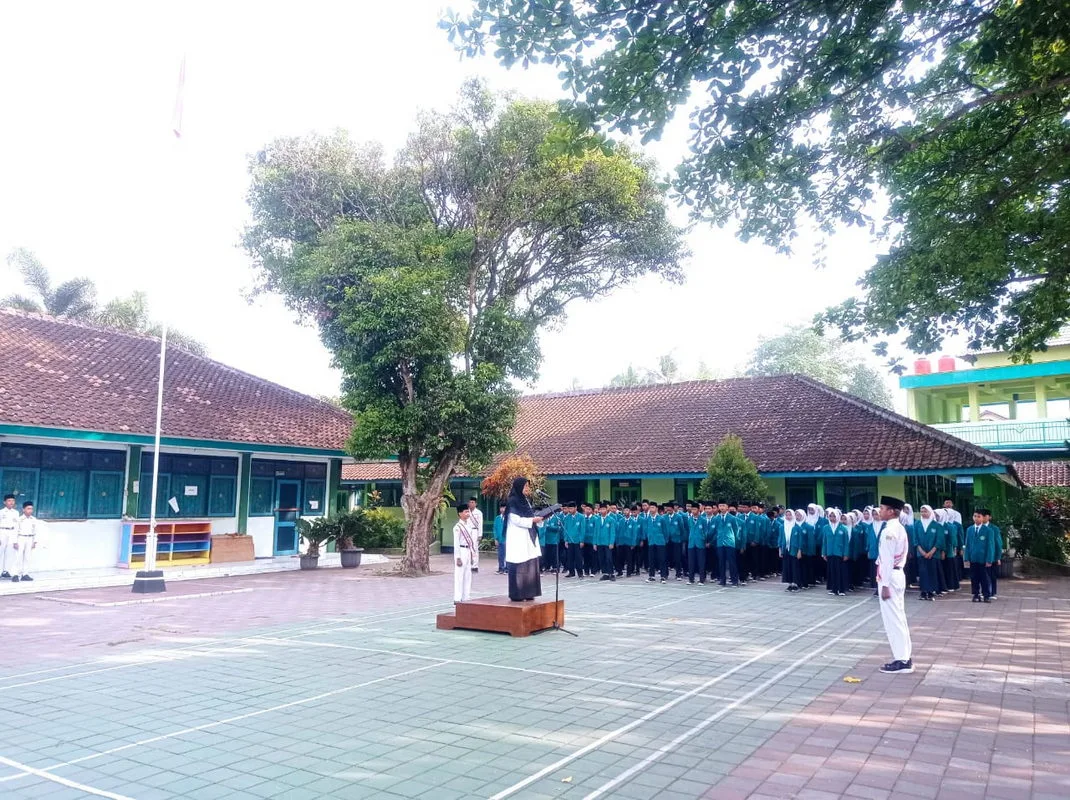 Pesan Penting Titiek Rokhawati: Membangun Karakter Melalui Literasi di MTsN 1 Sleman