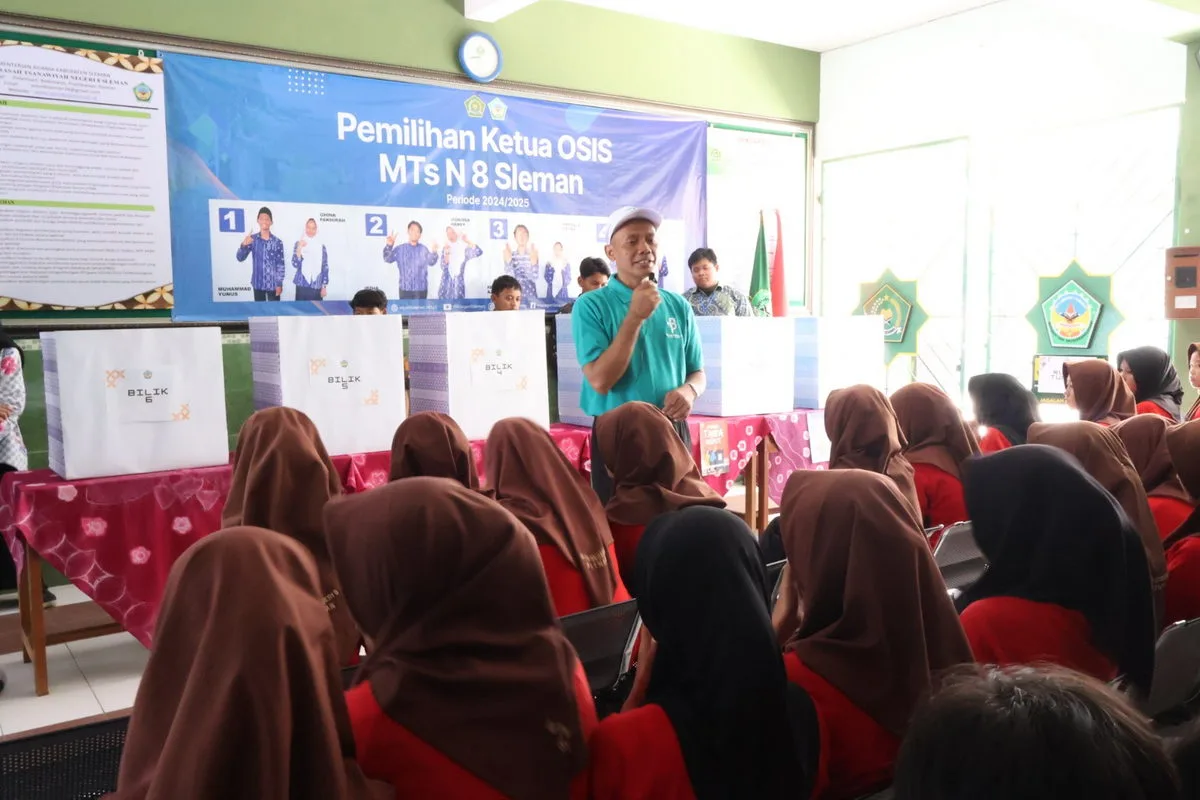 Kepala MTsN 8 Sleman Buka Pemilihan Ketua dan Wakil OSIS 2024