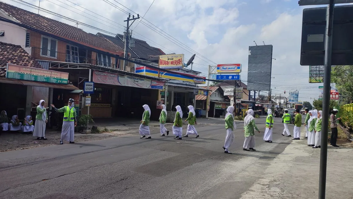 MAN 2 Sleman Berikan Pelatihan Patroli Keamanan Sekolah