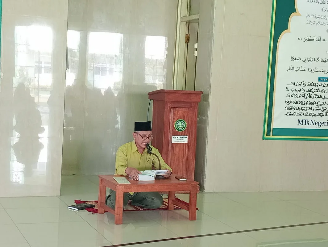 Kajian Rutin Jumat Sore di MTsN 1 Sleman: Pentingnya Tidak Meremehkan Hal Kecil dalam Ibadah