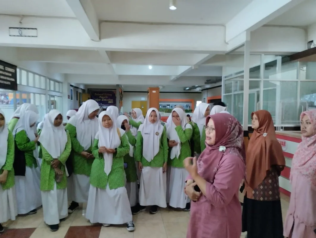 Siswa MTsN 6 Sleman Berkunjung Ke Perpustakaan UIN Sunan Kalijaga