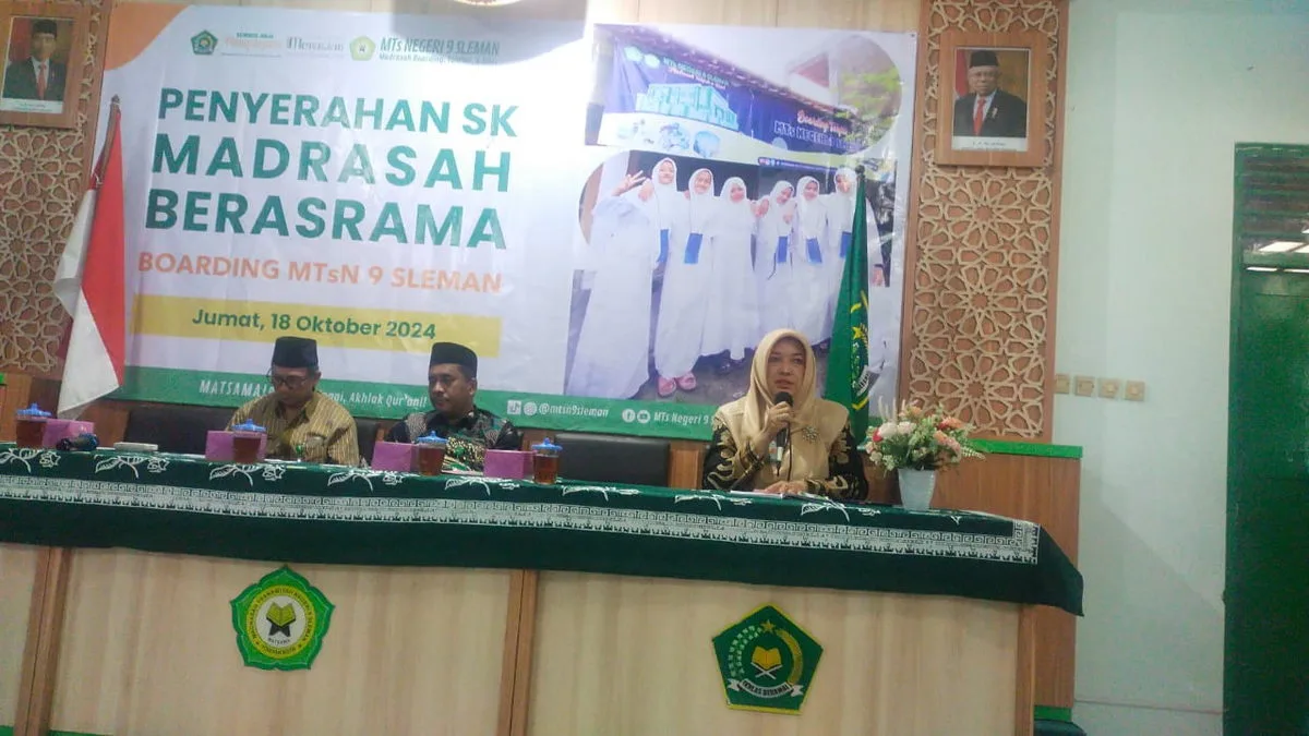 Kamad MTsN 9 Sleman Beri Sambutan dalam Penerimaan SK Madrasah Berasrama