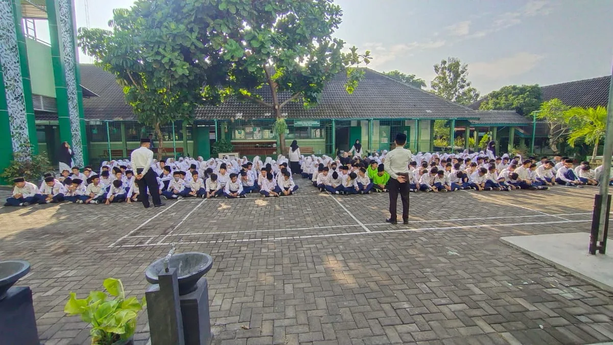 MTsN 9 Sleman Gelar Apel Pagi di Halaman Madrasah Pada Senin Pagi