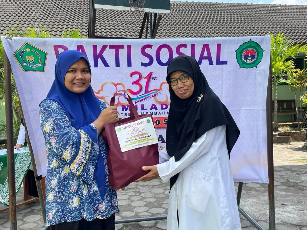 Songsong Milad ke-31, MTs N 10 Sleman Gelar Bakti Sosial