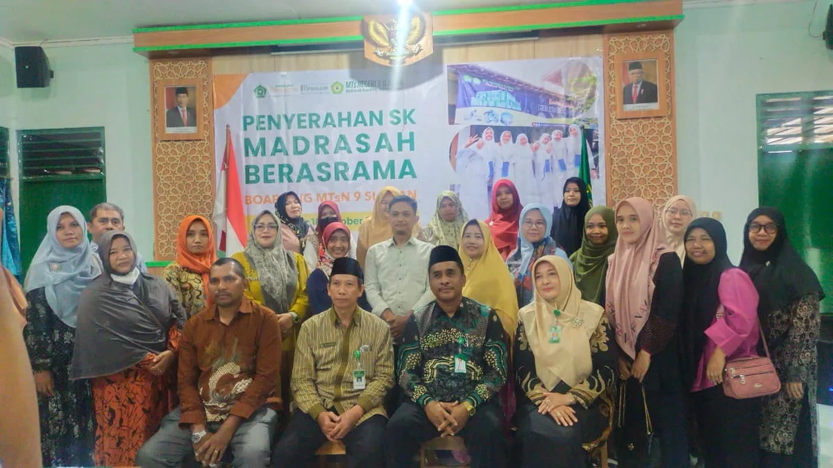 Tunjukkan Dukungan, Wali Santri Boarding Hadir dalam Penyerahan Surat Keputusan (SK) Madrasah Berasrama di MTsN 9 Sleman