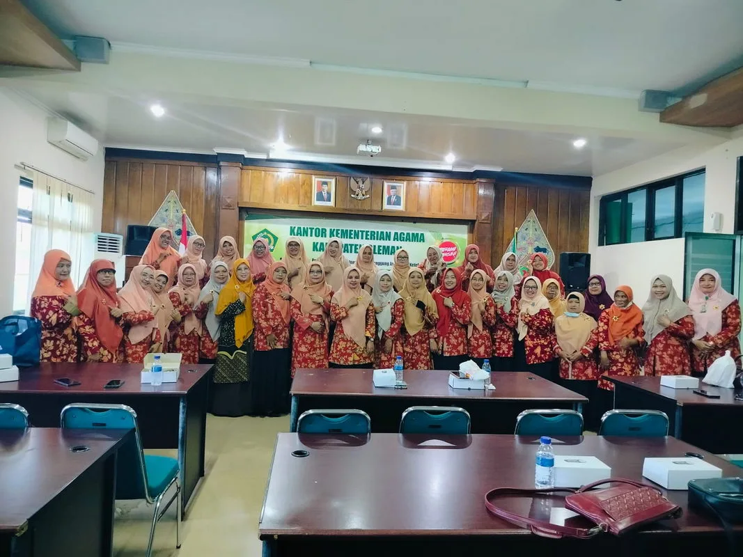 Kepala MTs Negeri 9 Sleman Hadiri Pertemuan Rutin Dharma Wanita Persatuan Kemenag Sleman