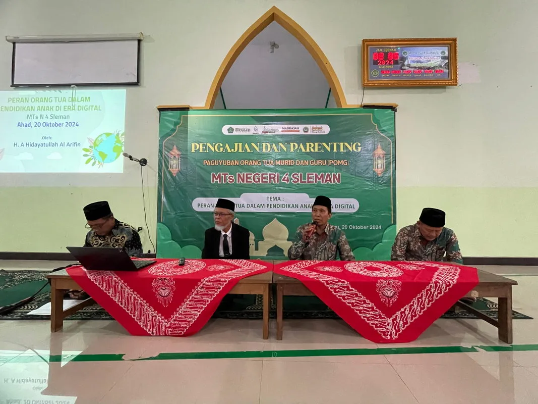 Kuatkan Sinergi, Pengajian dan Parenting POMG MTsN 4 Sleman Sukses Digelar