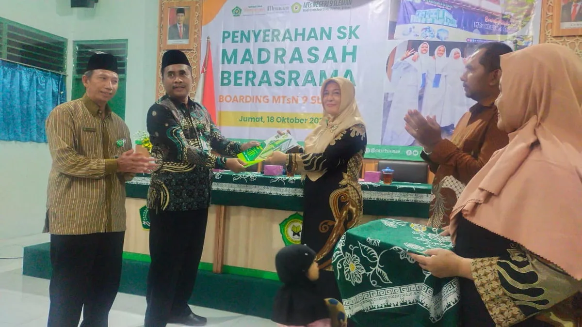Gelar Kegiatan Penyerahan SK Madrasah Berasrama, MTsN 9 Sleman Hadirkan Kasi Dikmad Kemenag Kabupaten Sleman
