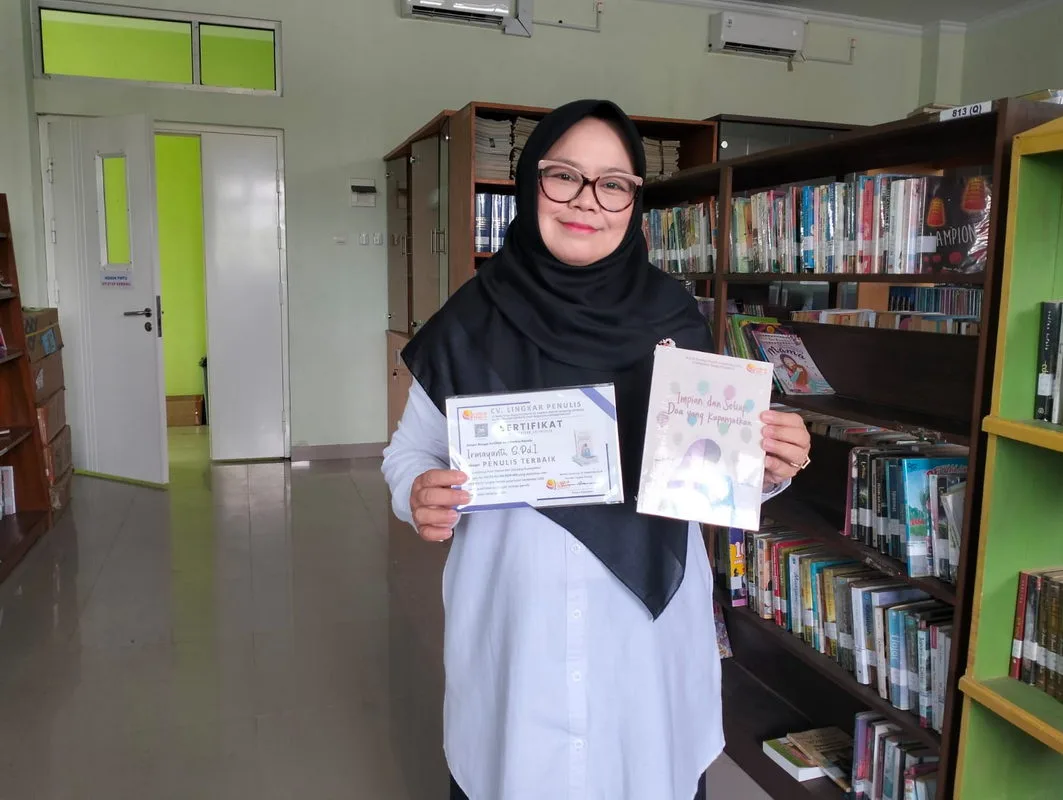 Guru Fikih MTsN 9 Sleman, Raih Penghargaan Penulis Terbaik dalam Lomba Menulis Puisi Islami Tingkat Nasional