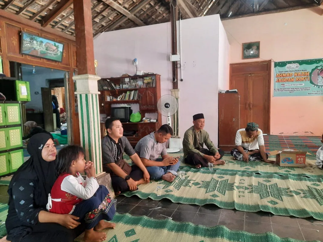 Keluarga Besar MTsN 8 Sleman Takziyah ke Rumah Orang Tua Muhammad Arwani Munib di Magetan