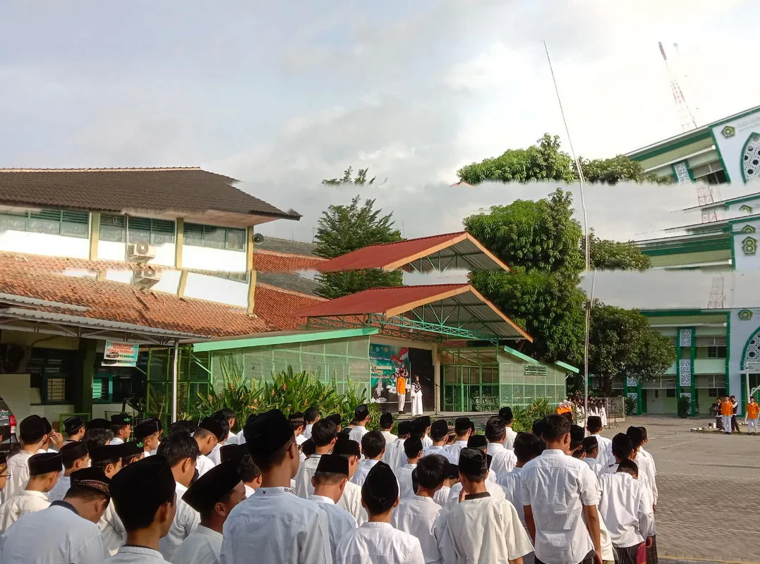 Memperingati Hari Santri Nasional MTsN 6 Sleman Adakan Upacara dan Pengajian Akbar