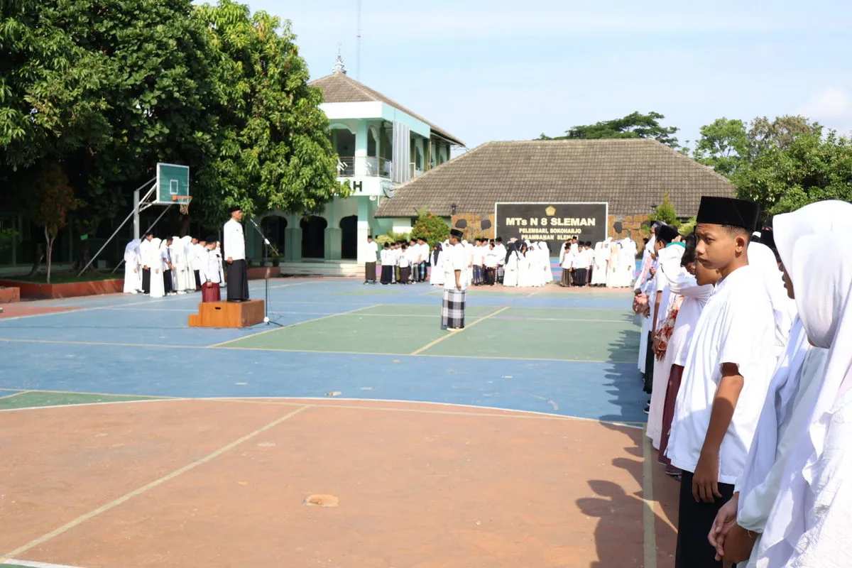MTsN 8 Sleman Gelar Apel Peringatan Hari Santri 2024