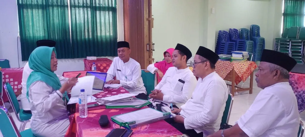 Pengawas Kemenag Sleman Dampingi Simulasi Akreditasi di MTsN 8 Sleman