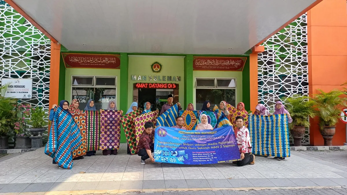 Prodi Pendidikan Kriya UNY Berikan Pelatihan Teknik Batik Shibori di MAN 3 Sleman