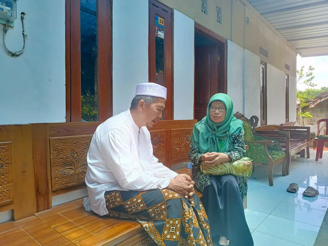 Berikan Dukungan Moral, MTsN 2 Sleman Lakukan Takziah ke Salah Satu Pegawai yang Berduka