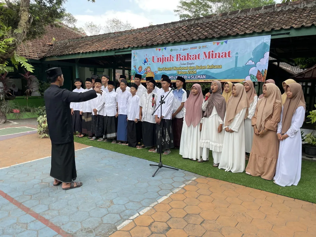 Bulan Bahasa dan Hari Santri Jadi Panggung Kreativitas Siswa MTsN 4 Sleman