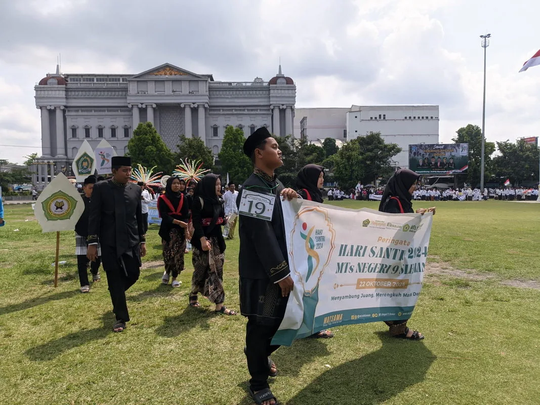 MTsN 9 Sleman Ikut Meriahkan Karnaval Hari Santri