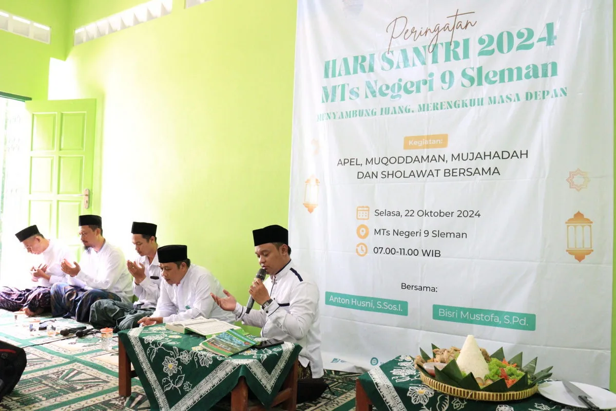 Mujahadah dan Sholawat Berkumandang di MTsN 9 Sleman Saat Hari Santri 2024