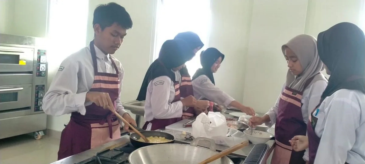 Membuat Pancake, Siswa Kelas XI Tata Boga MAN 5 Sleman Pelajari Materi Patiseri