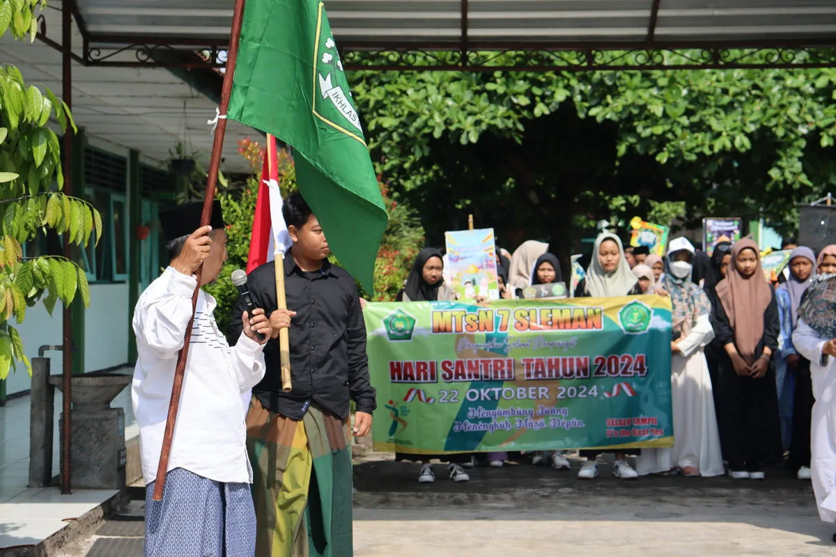 Meriah, MTsN 7 Sleman Peringati Hari Santri 2024 dengan Karnaval