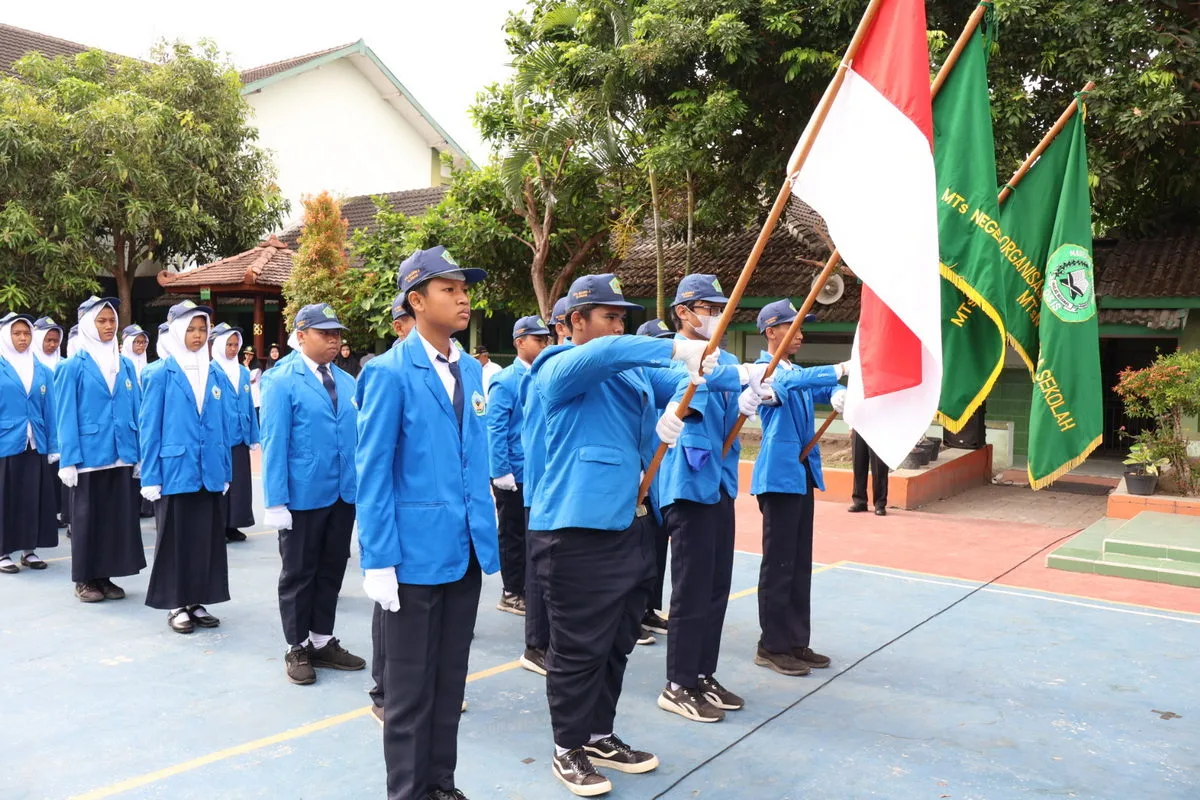 Pelantikan Pengurus OSIS MTsN 8 Sleman Masa Bakti 2024/2025 Berlangsung Khidmat