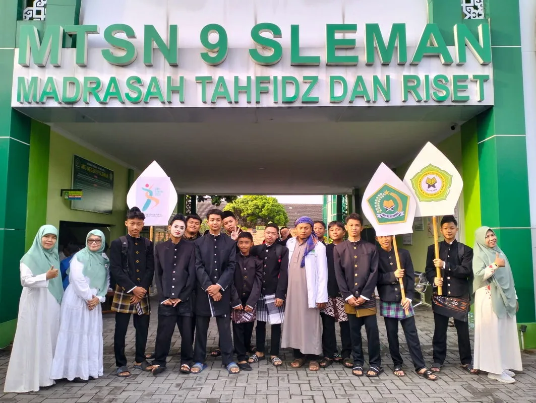 Siswa MTsN 9 Sleman Tampilkan Pantomim di Hari Santri