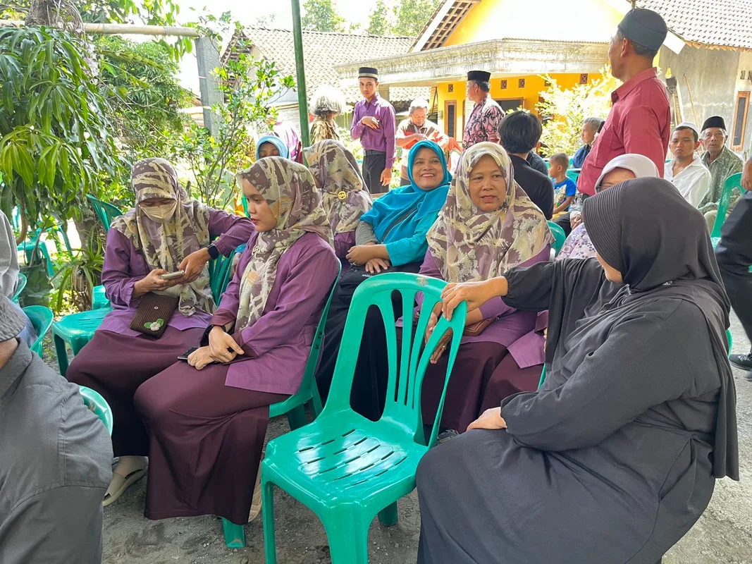 Suami dari Guru Bahasa Indonesia Meninggal Dunia, MTsN 7 Sleman Takziah ke Rumah Duka