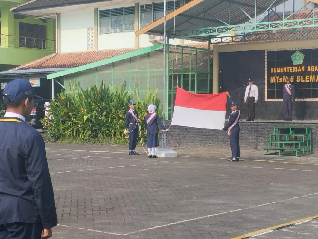 Upacara Hari Pahlawan di MTsN 6 Sleman Berjalan Khidmat
